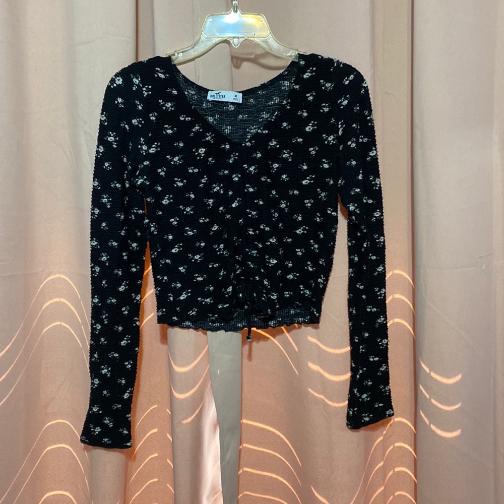 black hollister long sleeve cinch tee with flowers